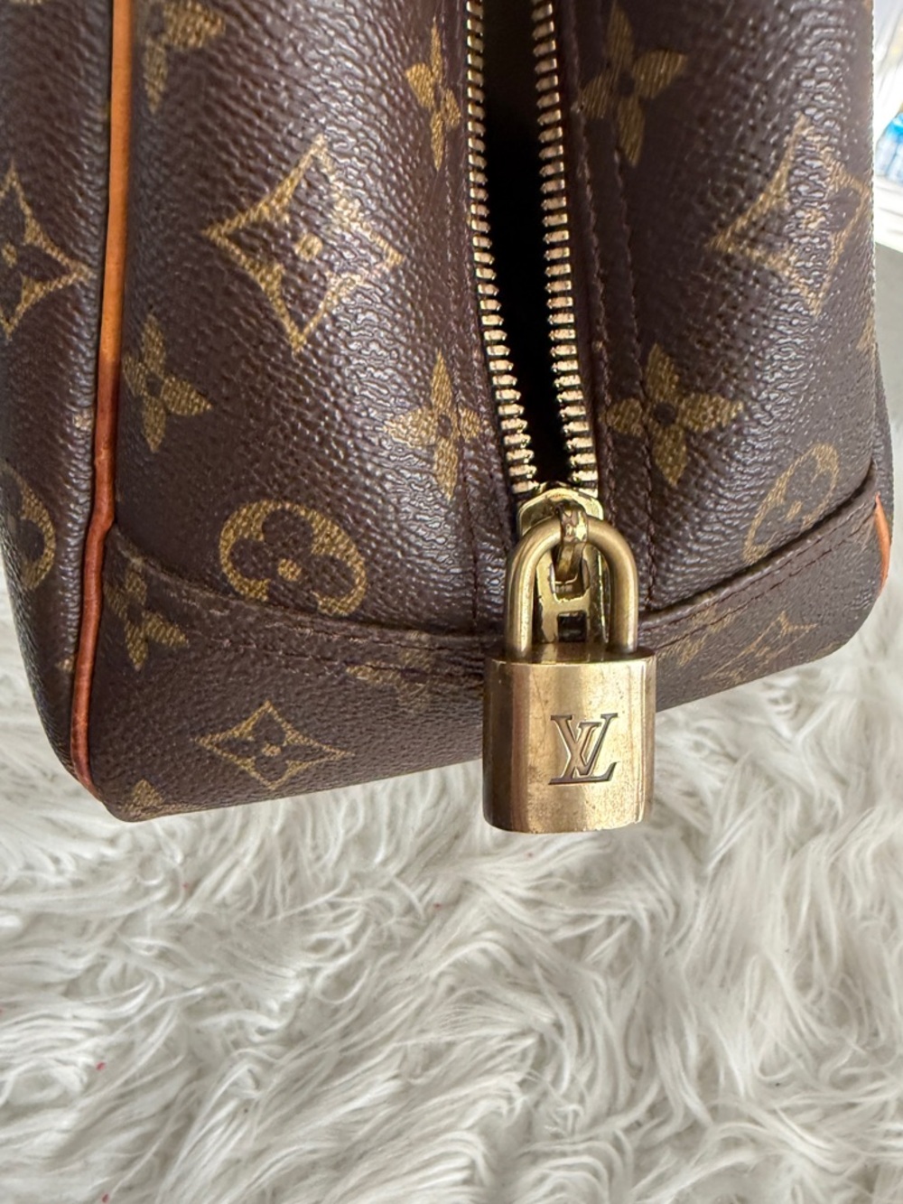 Louis Vuitton Deauville Monogram Canvas Satchel w/ Lock & Clochette Authentic - Picture 6 of 16